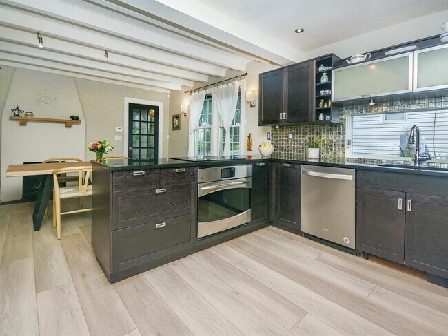 Foto del edificio - 20 Oldwood Rd