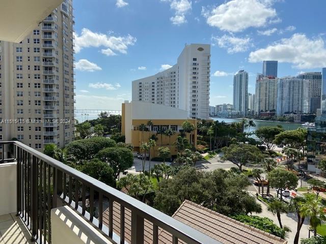 Building Photo - 520 Brickell Key Dr