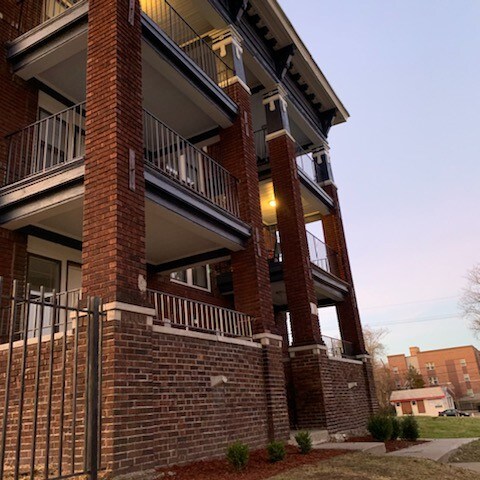 Primary Photo - 3112 Benton Blvd