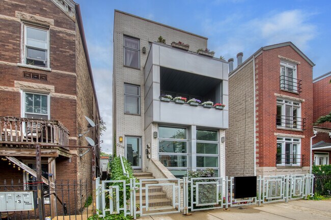 Foto del edificio - 2339 N Leavitt St