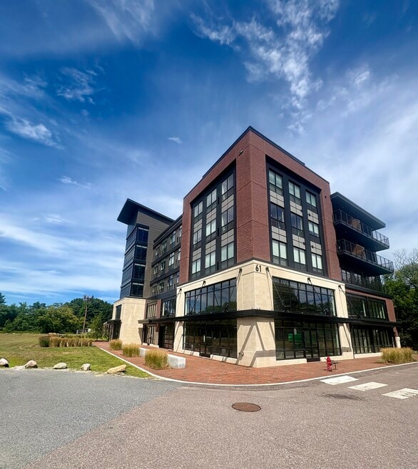 Building Photo - Catamount East