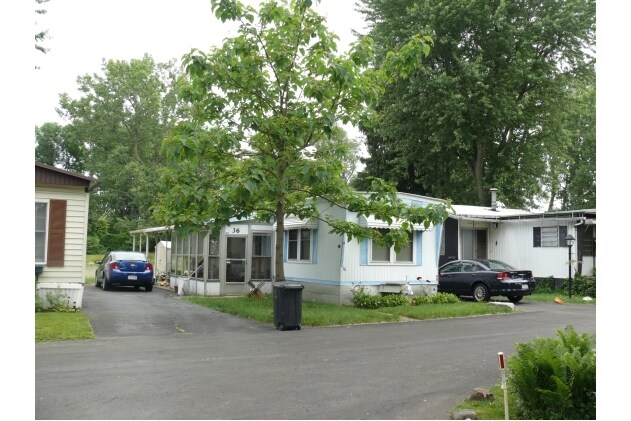 Building Photo - 10 Cayuga Blvd