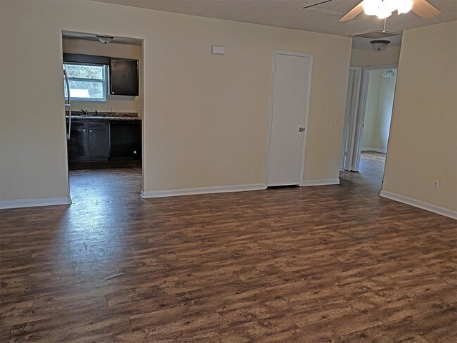 Building Photo - 206 Landon Ct NE