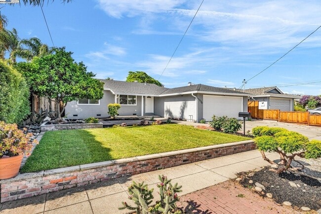 Photo - 1770 Tulip Ave House
