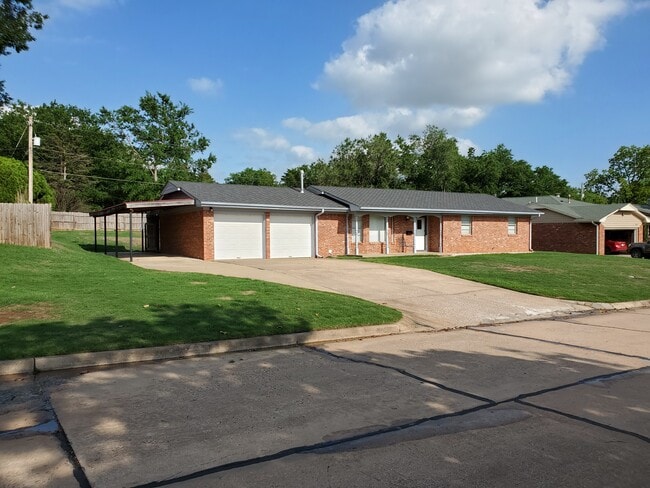 Building Photo - 2819 N Lincoln St