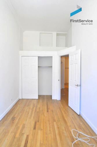 Foto del edificio - 301 E 12th St