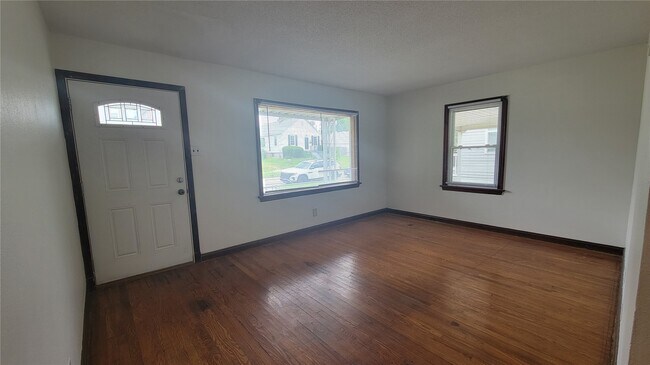 Foto del edificio - 6320 Arthur Ave