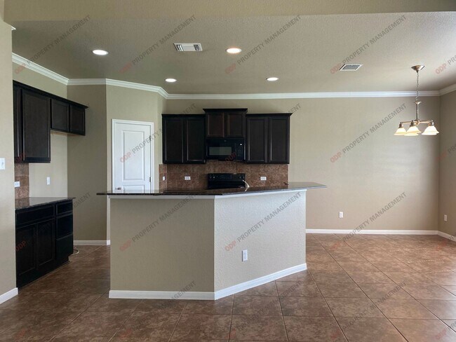 Foto del edificio - 5607 Blackstone Dr