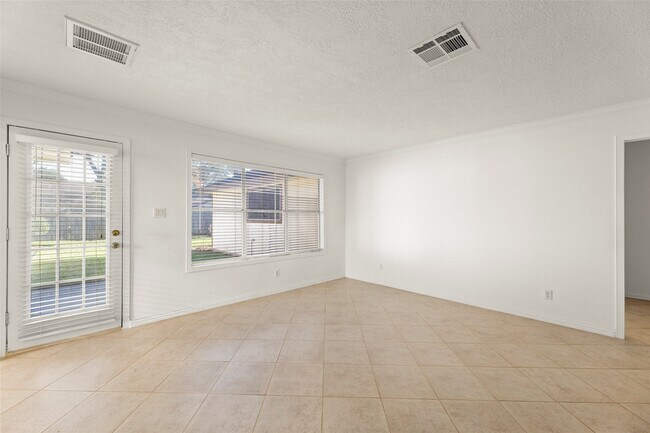 Foto del edificio - 15751 Fern Basin Dr