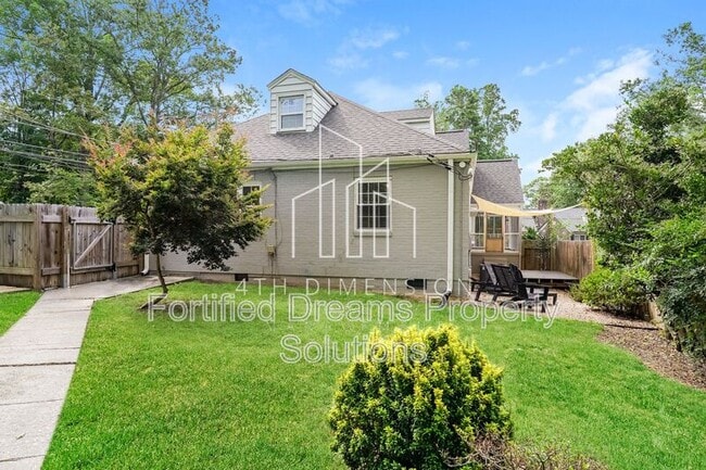 Building Photo - 1500 Seminole Dr