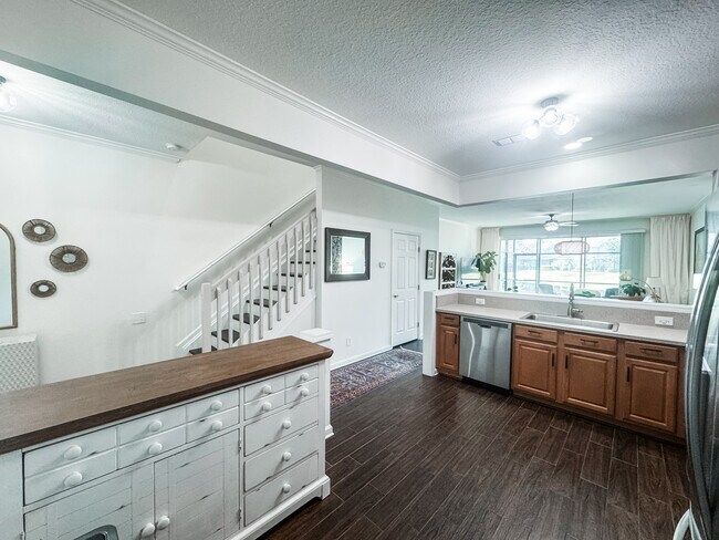 Foto del edificio - 7466 Red Crane Ln