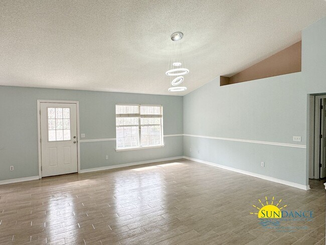 Foto del edificio - Stunning 4 Bedroom Home in Navarre