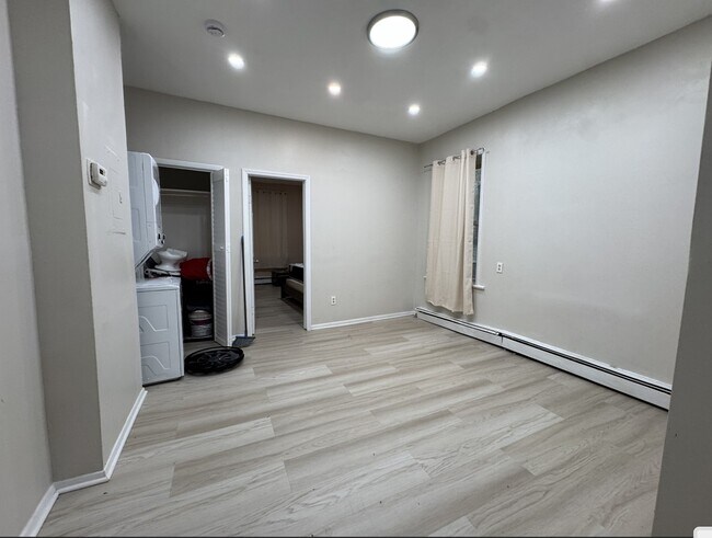 86 Bostwick Ave 1A - 95 Bostwick Ave