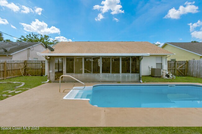 Building Photo - 1748 Palm Ridge Rd