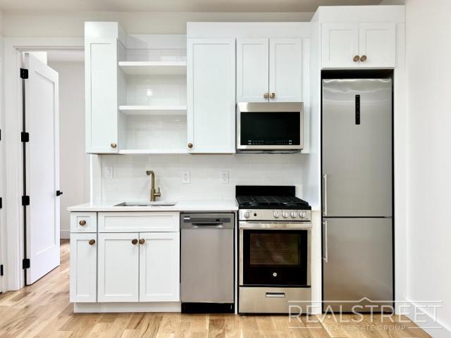 Building Photo - 3 bedroom in BROOKLYN NY 11216