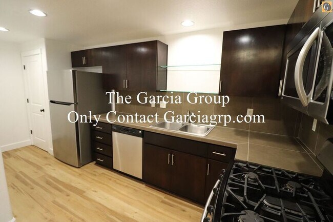 Foto del edificio - 765 NE Adwick Dr