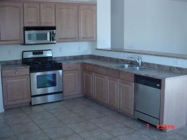 Building Photo - 2318 E Ebony Dr