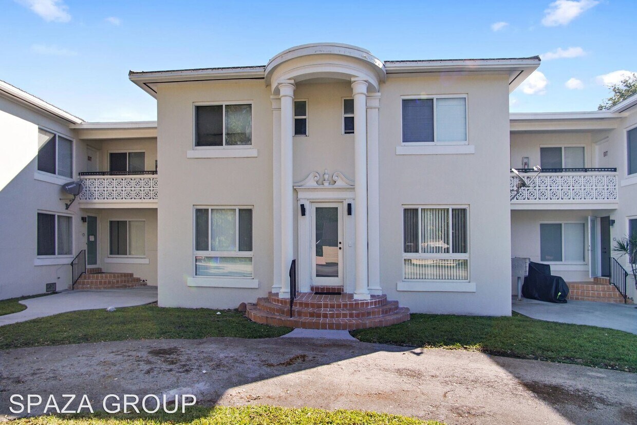 Foto principal - 1567 S Le Jeune Rd