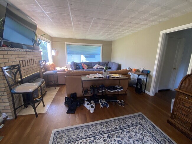 Foto del edificio - Walk to Whole Foods, Catch a Game at Civic Field, and Ride the Bus with Ease – Prime Lakeway Loca...