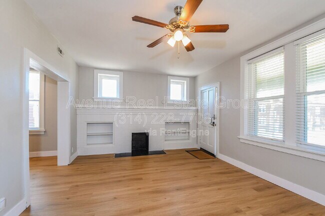 Foto del edificio - 4370 Swan Ave