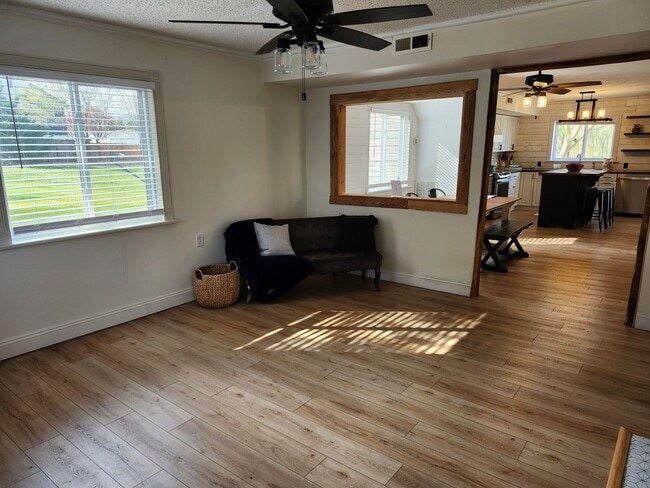 Foto del edificio - Large 4 BR, 2 Bath Country Home and Workshop