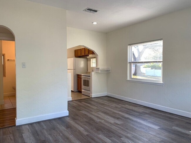 Building Photo - 2 Bedroom 1 Bath Single Family Home