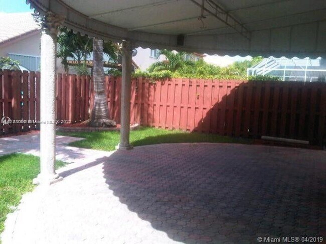 Foto del edificio - 9742 NW 31st St