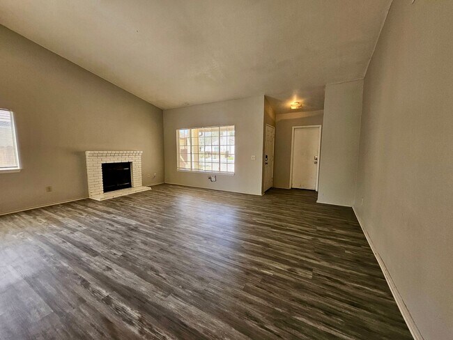 Foto del edificio - New Listing!