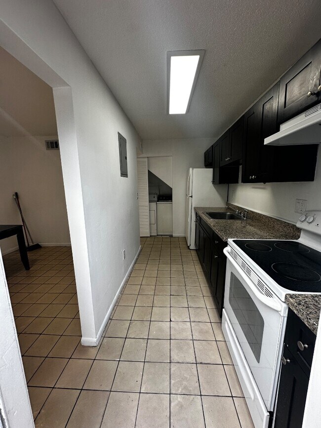 Foto del edificio - 2436 NW 52nd Ave