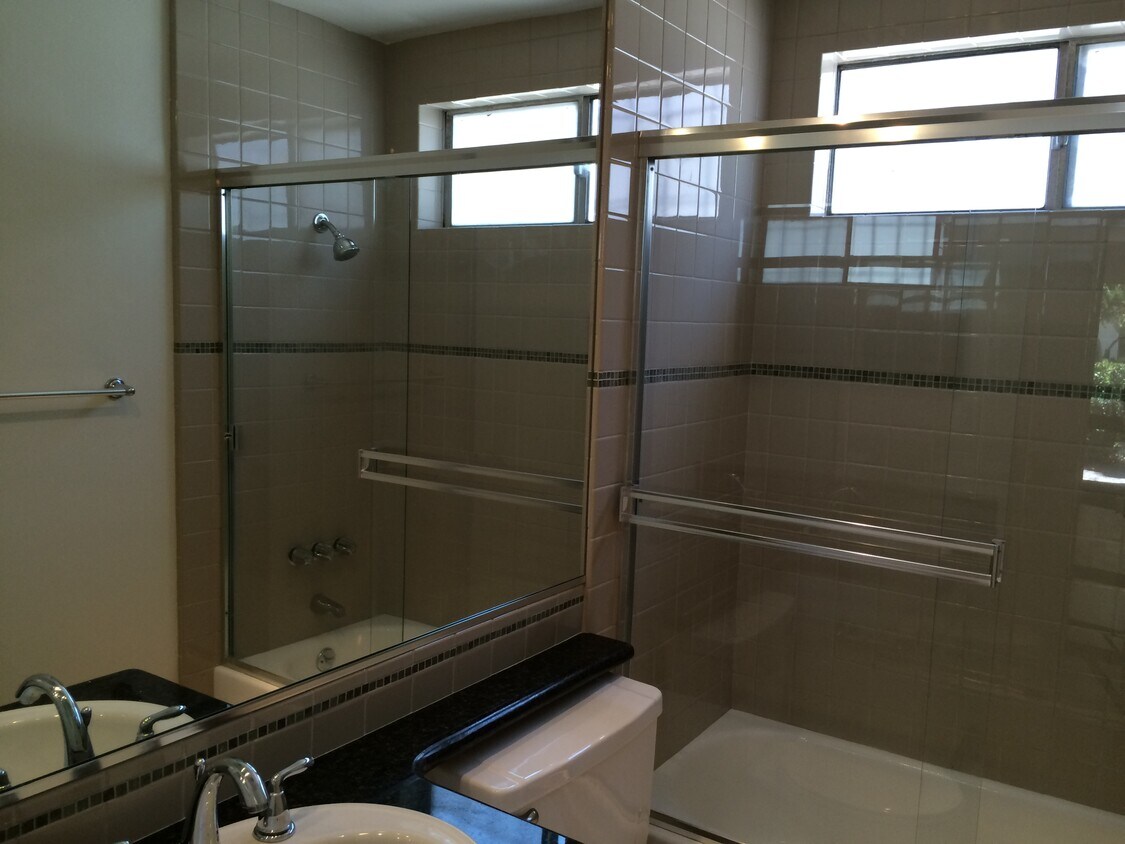 Foto principal - 1324 Barry Ave