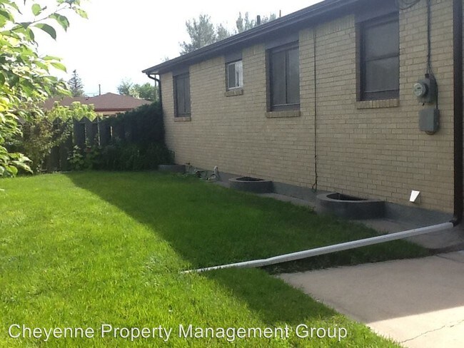 Building Photo - 3 br, 2 bath House - 707 Madison Ave