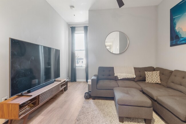 Foto del edificio - 813 Park Ave