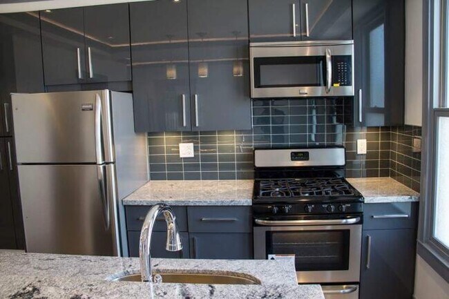 Building Photo - 2 bedroom in San Francisco CA 94133