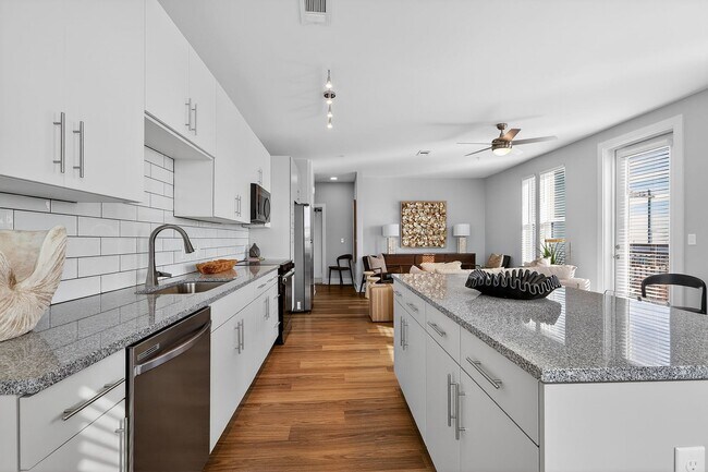 04_960_E_Adams_St_Jacksonville_FL_32202-Cocina-IMG_2216 - RISE Doro