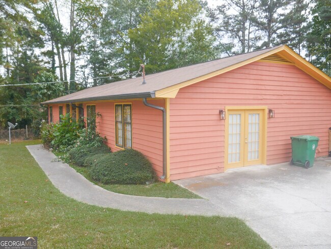 Foto del edificio - 6451 Edenfield Dr