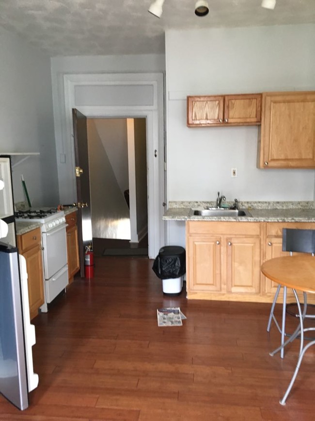 Building Photo - 828 Corinthian Ave