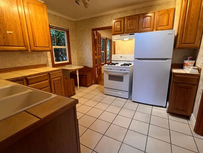 Foto del edificio - Cozy 2 Bedroom Home Nestled Between Greenlake and the Woodland Park Zoo