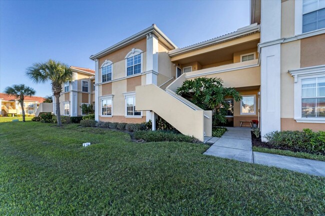 Building Photo - 2/2 with beautiful water view available no...