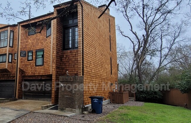 Building Photo - 7418 Fair Oaks Ave