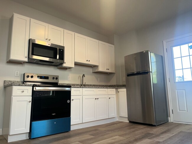 Building Photo - Newly remodeled 2br w off st parking laundry