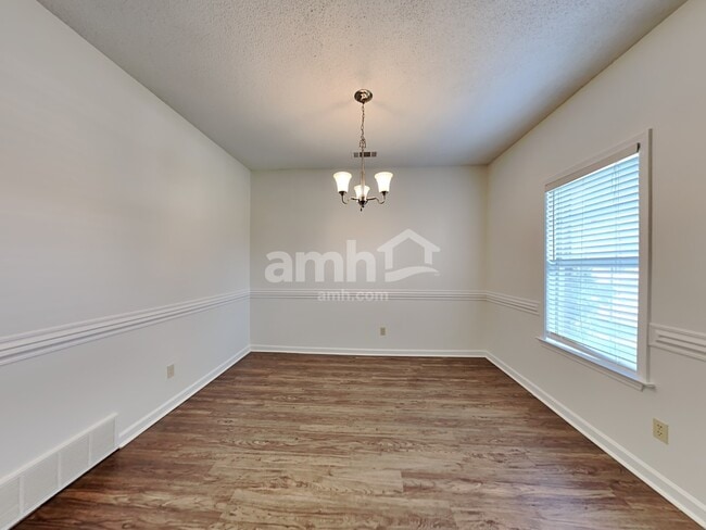 Building Photo - 821 Rain Dance Way