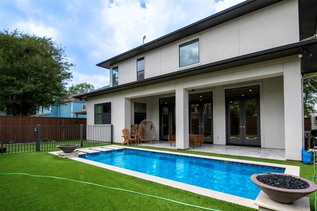 Building Photo - 1507 Martin St