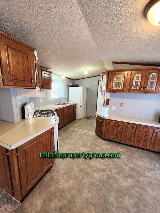 Building Photo - New Listing in Fort Wayne