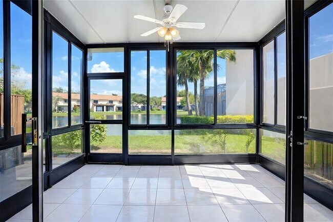Foto del edificio - 3950 Cocoplum Cir