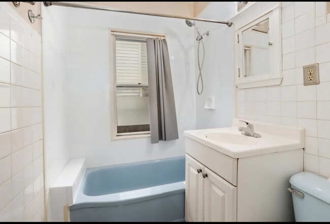 Bathroon - 428 S 70th St