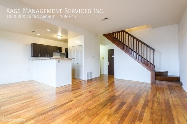 Photo - 1050 W Dickens Ave Apartment