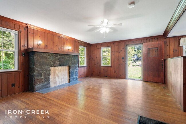 Building Photo - Gorgeous Newly-Remodeled House in South As...