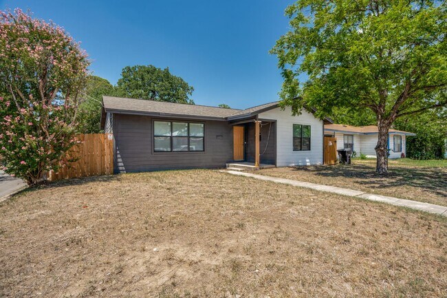 Building Photo - BEAUTIFULLY-RENOVATED JEFFERSON HEIGHTS HOME