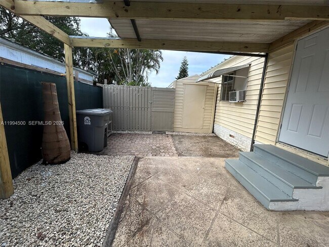 Foto del edificio - 11942 N Branch Rd