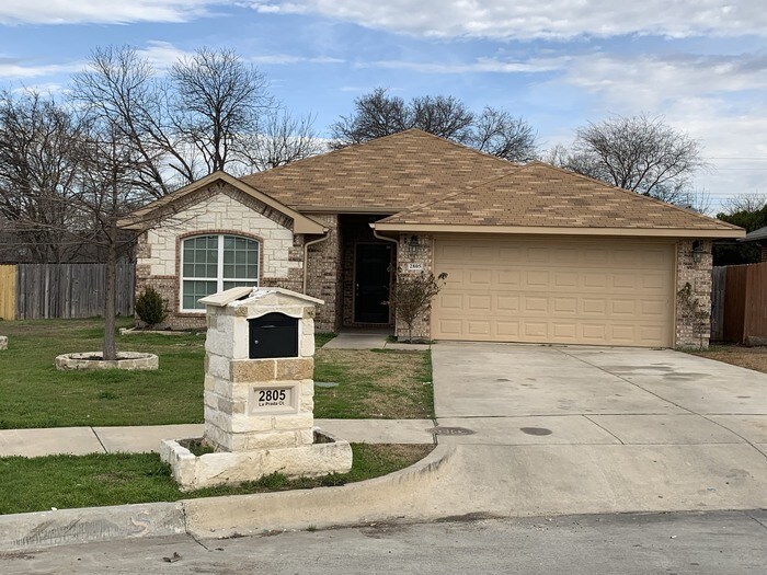 Primary Photo - 2805 La Prada Ct, Dallas, TX,